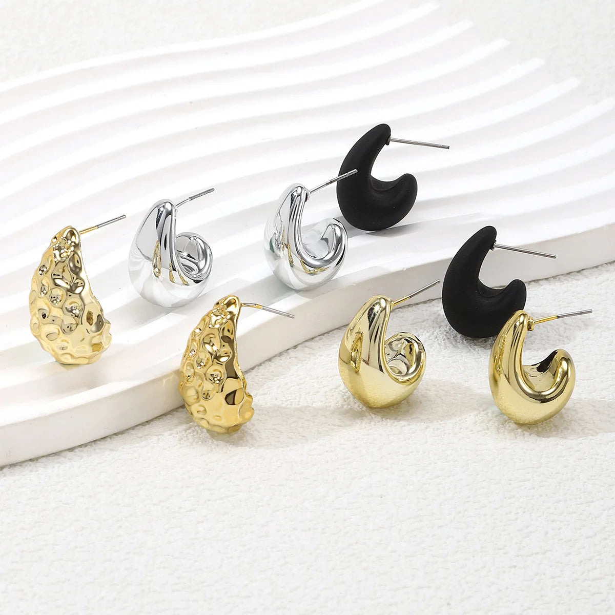 Vintage Glossy Thick Metal Water Drop Stud Earrings Fashion Creative Pleated Tear Drop Earrings Women's Elegant Party Jewelry